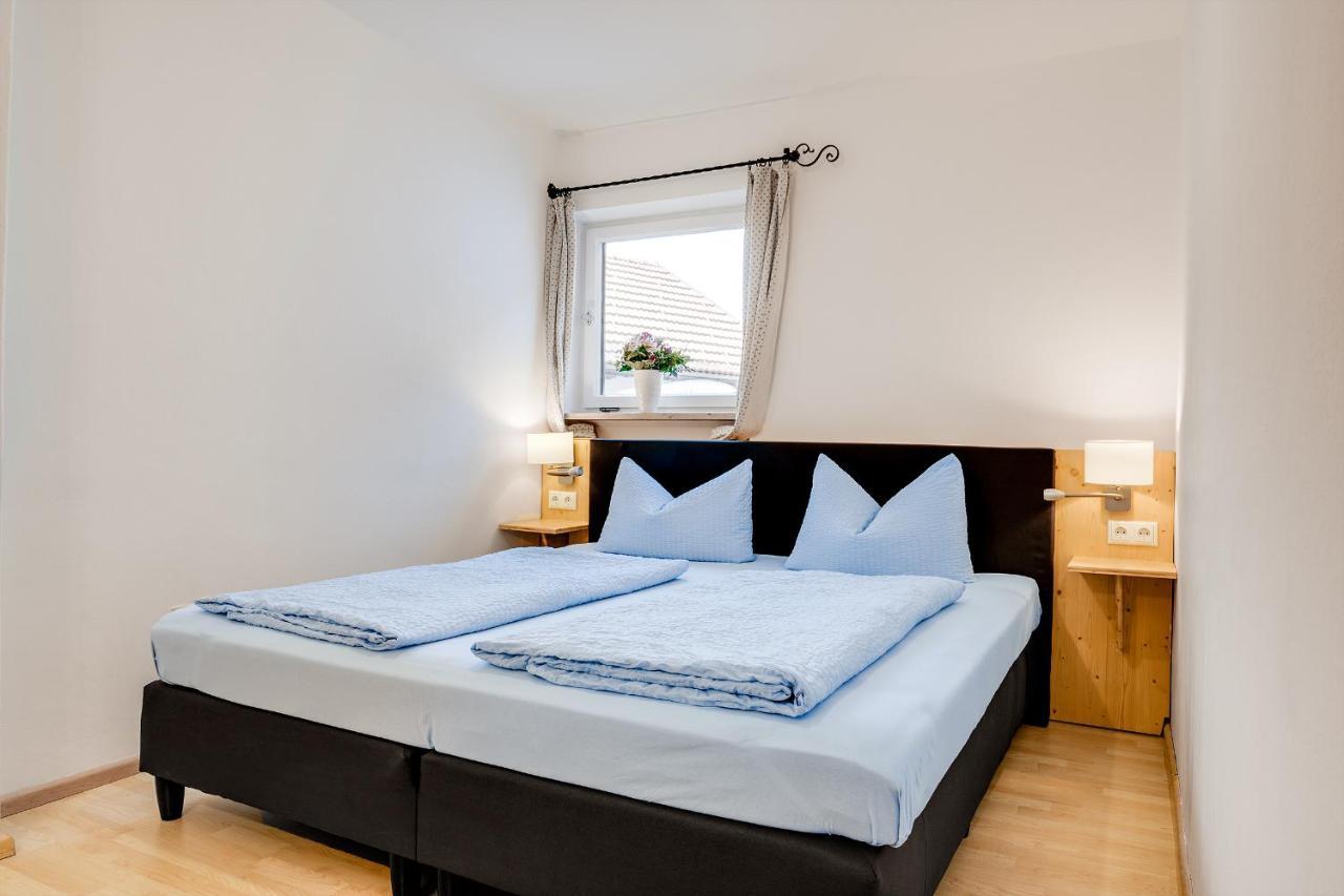 Gaestehaus U Ferienwohnungen Veronika Incl Fruehstuecksbuffet Und Koenigscard Mit 200 Kostenlosen Attraktionen Unterammergau Exterior foto