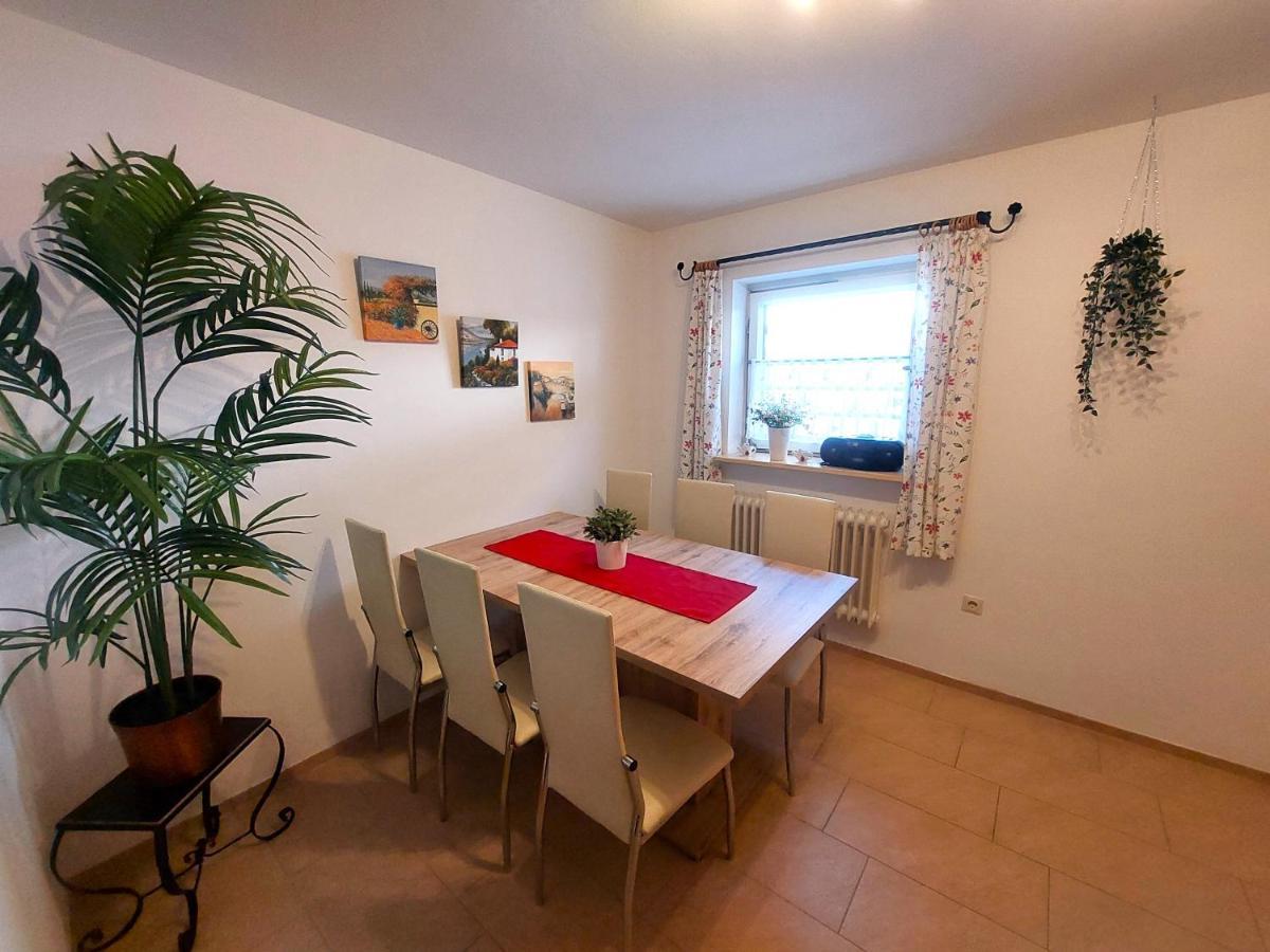 Gaestehaus U Ferienwohnungen Veronika Incl Fruehstuecksbuffet Und Koenigscard Mit 200 Kostenlosen Attraktionen Unterammergau Exterior foto
