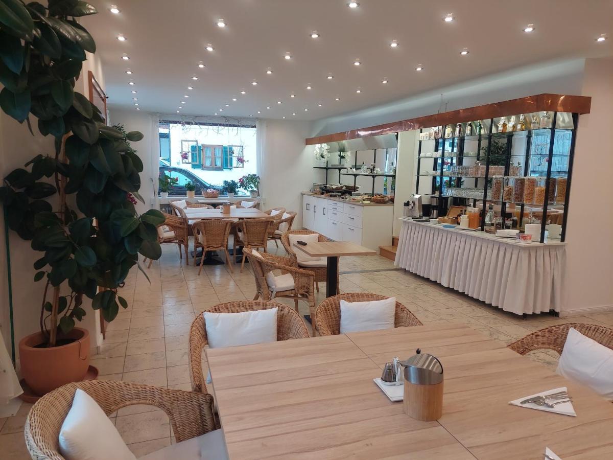 Gaestehaus U Ferienwohnungen Veronika Incl Fruehstuecksbuffet Und Koenigscard Mit 200 Kostenlosen Attraktionen Unterammergau Exterior foto