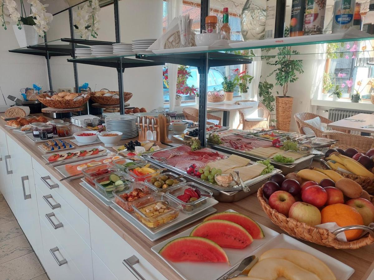 Gaestehaus U Ferienwohnungen Veronika Incl Fruehstuecksbuffet Und Koenigscard Mit 200 Kostenlosen Attraktionen Unterammergau Exterior foto
