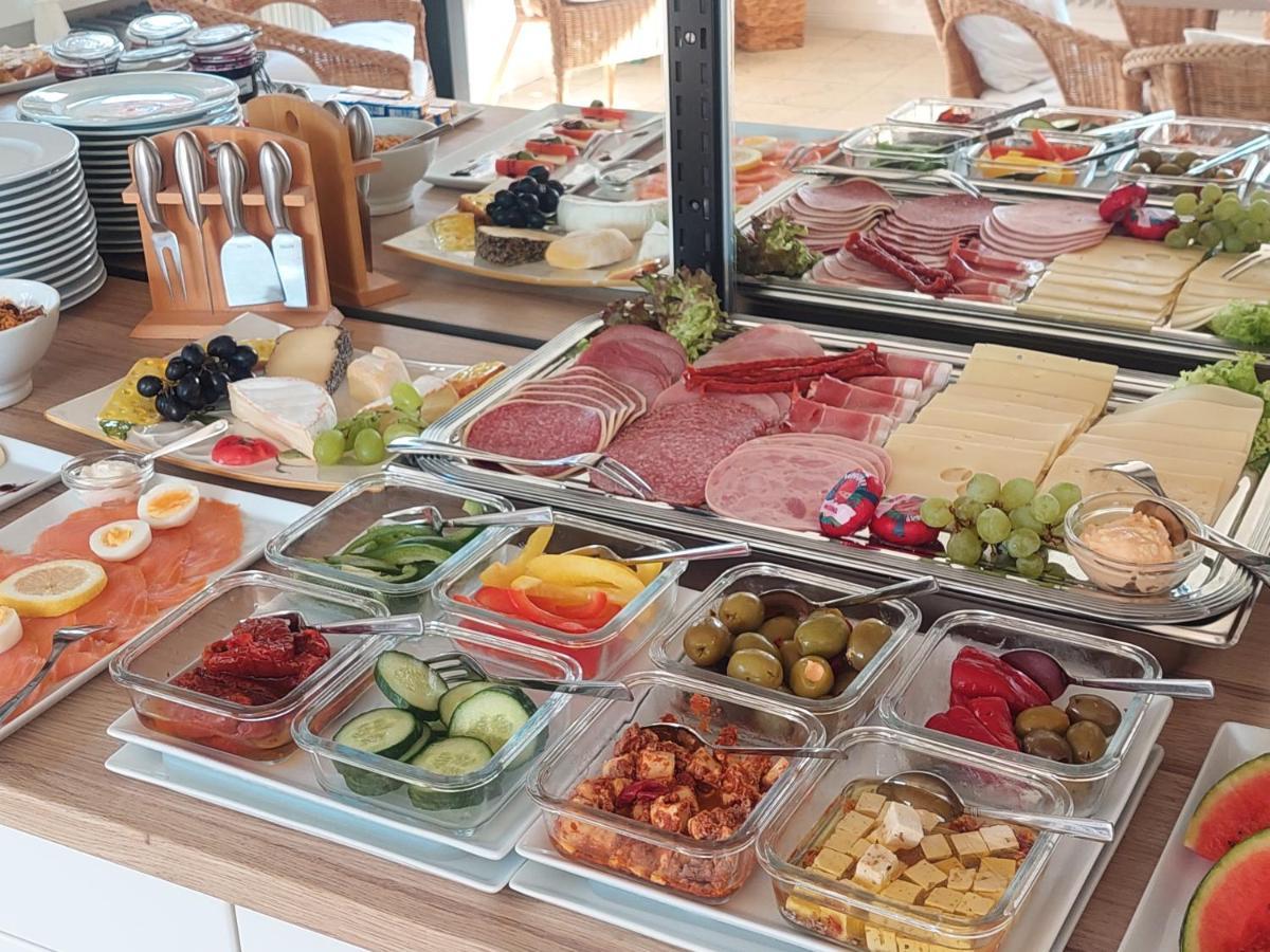 Gaestehaus U Ferienwohnungen Veronika Incl Fruehstuecksbuffet Und Koenigscard Mit 200 Kostenlosen Attraktionen Unterammergau Exterior foto