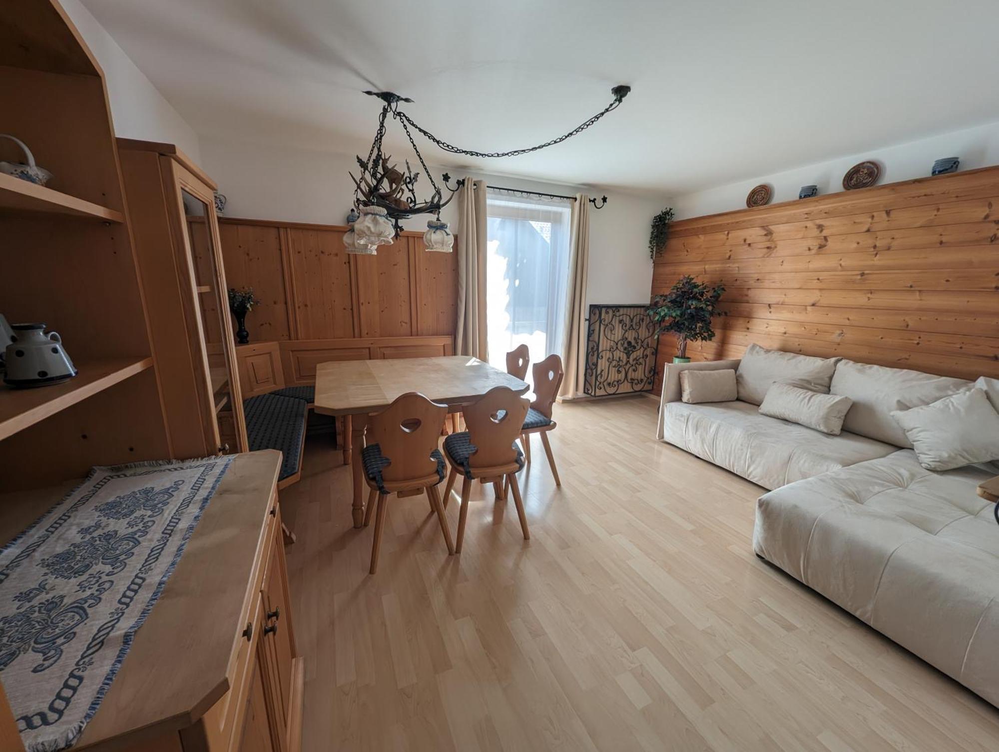 Gaestehaus U Ferienwohnungen Veronika Incl Fruehstuecksbuffet Und Koenigscard Mit 200 Kostenlosen Attraktionen Unterammergau Exterior foto