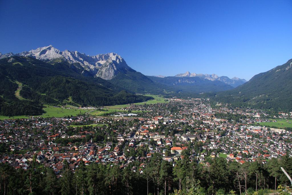 Gaestehaus U Ferienwohnungen Veronika Incl Fruehstuecksbuffet Und Koenigscard Mit 200 Kostenlosen Attraktionen Unterammergau Cameră foto